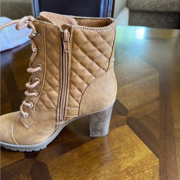 G by Guess camel quilted high heel boots NWOB - Picture 5 of 9